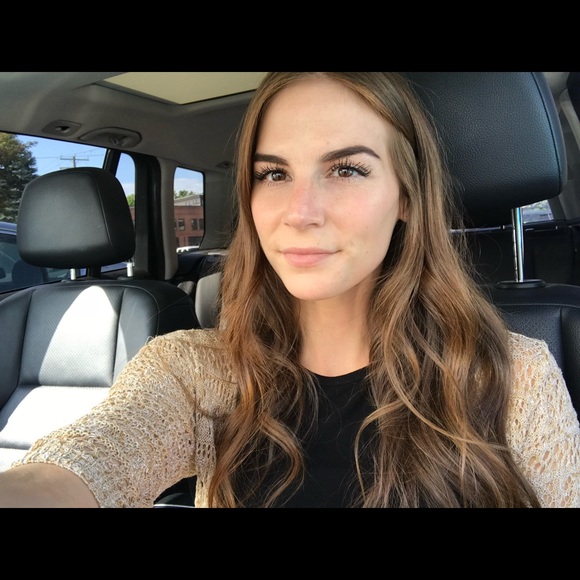 Meet your Posher, Averi - Picture 1 of 2